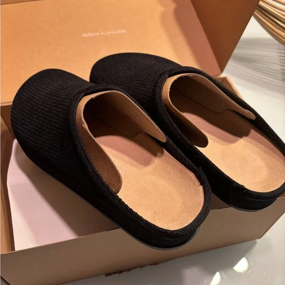 BNIB Rothy’s ReVelvet Clogs Black - Picture 6 of 8